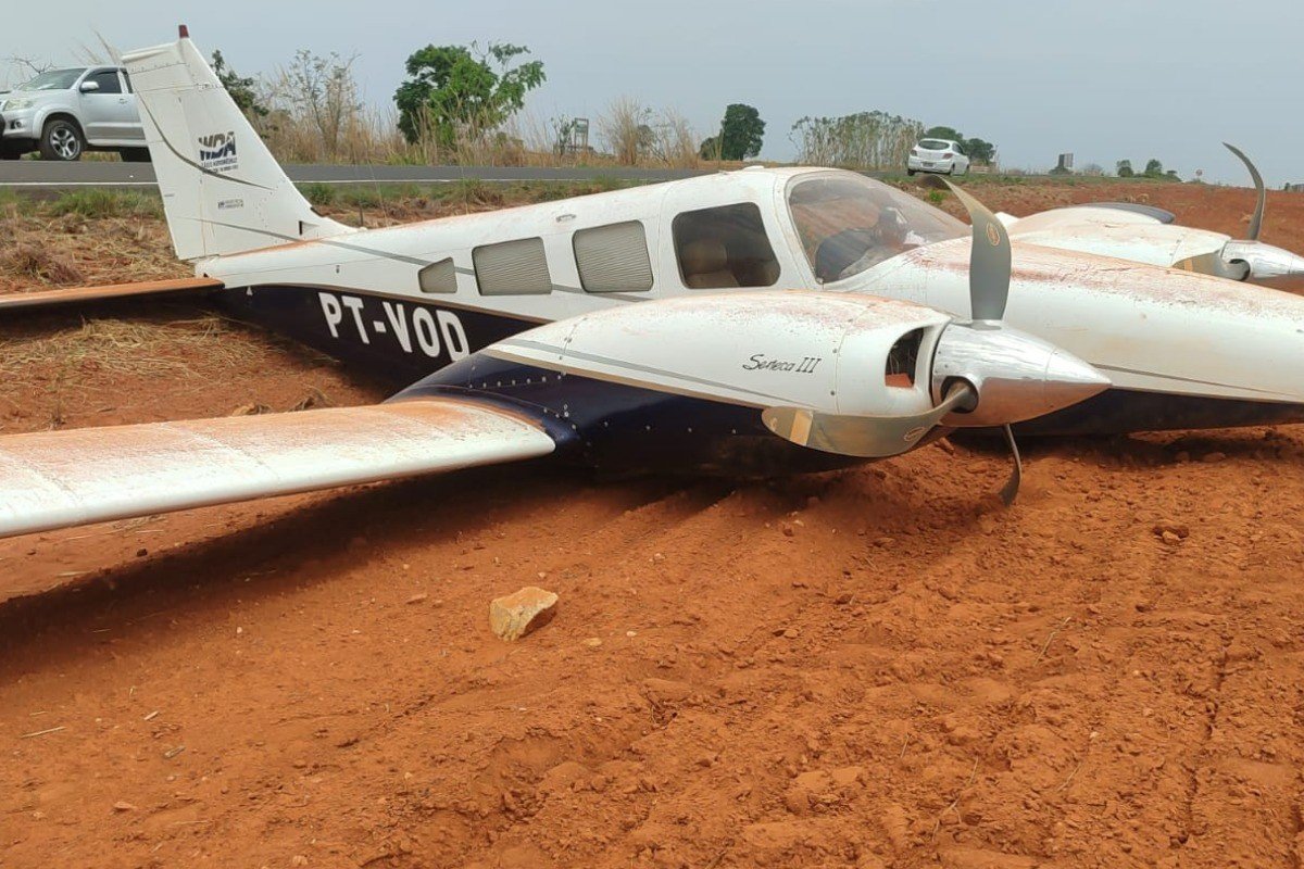 Avião com equipe do deputado Júlio Campos pousa às margens de estrada após emergência em MT