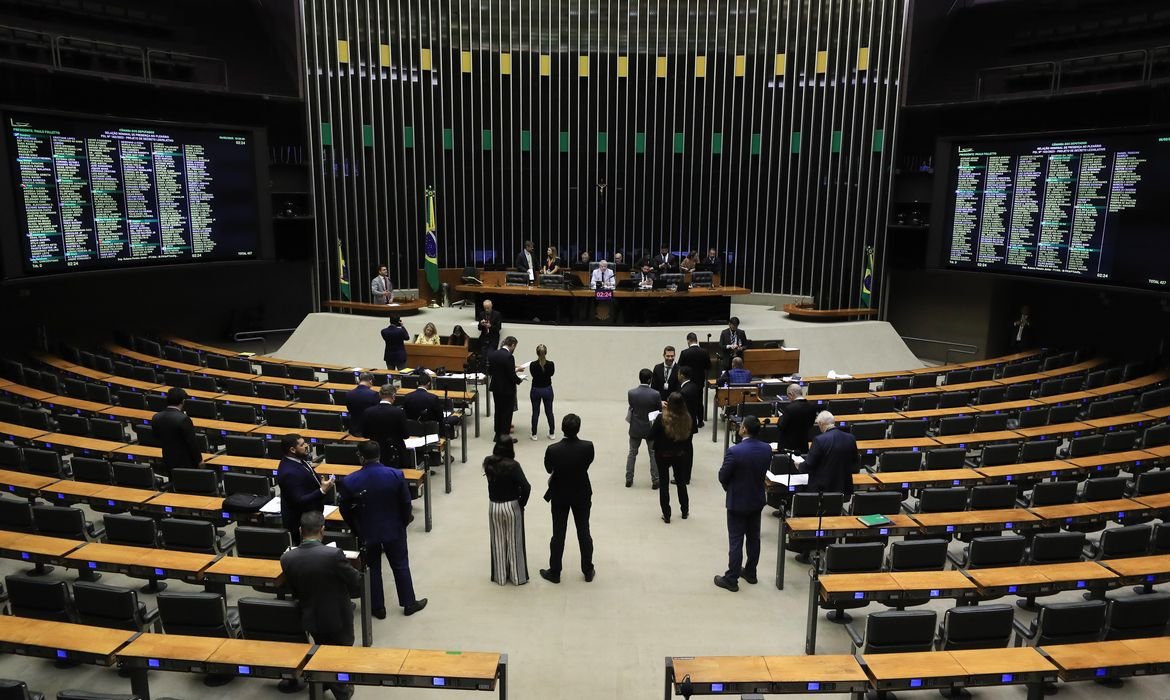 Minirreforma eleitoral limita e parcela multa a partidos políticos