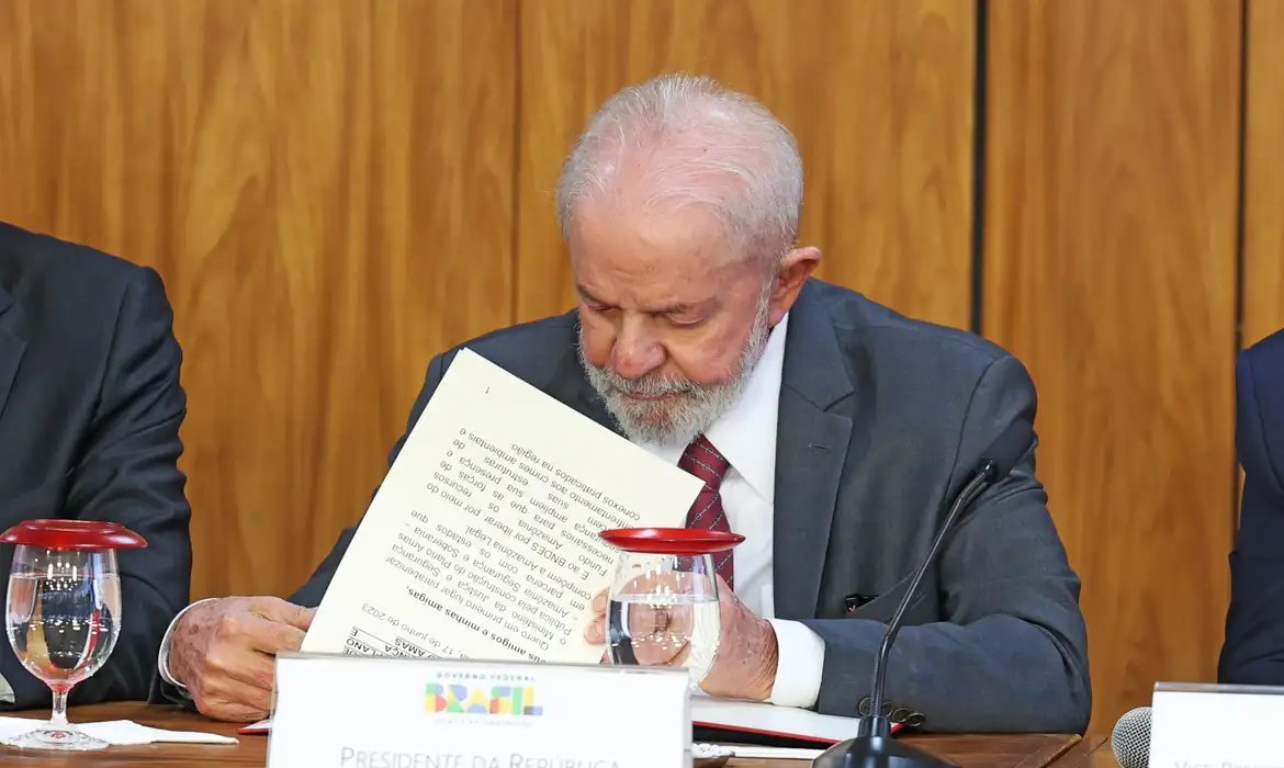 Lula veta lei que reconhece estágio como experiência profissional