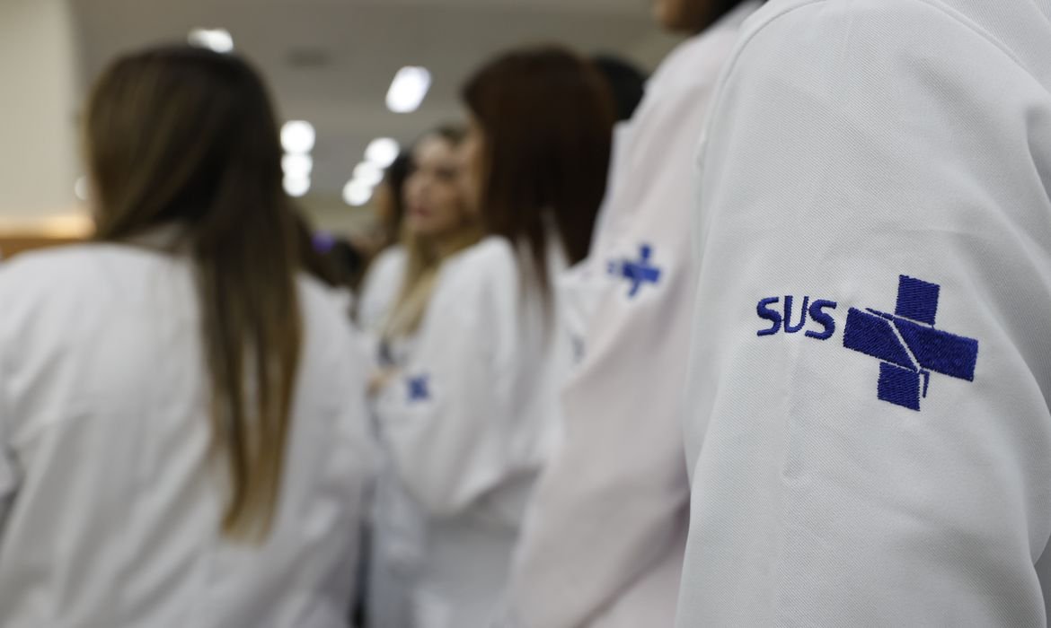 Saúde estende atuação de 676 médicos especialistas no SUS