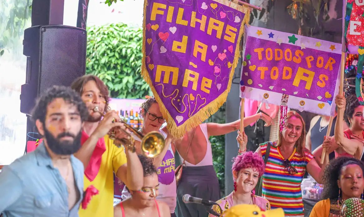 Carnaval: coletivos no DF encontram na folia caminho para autocuidado