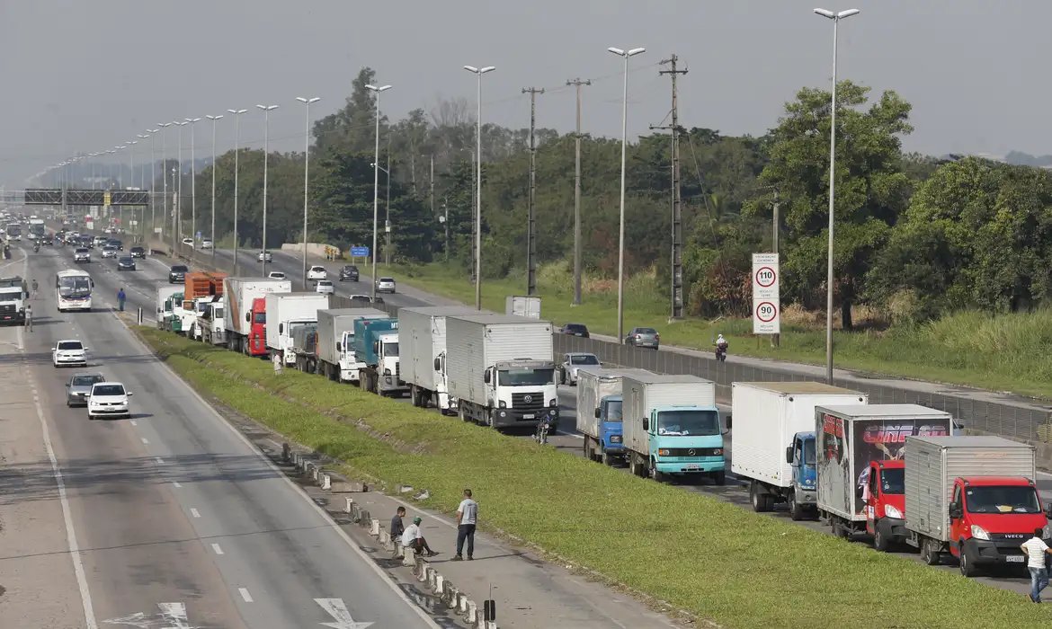 Lei garante frete mínimo no transporte de cargas; saiba o que muda