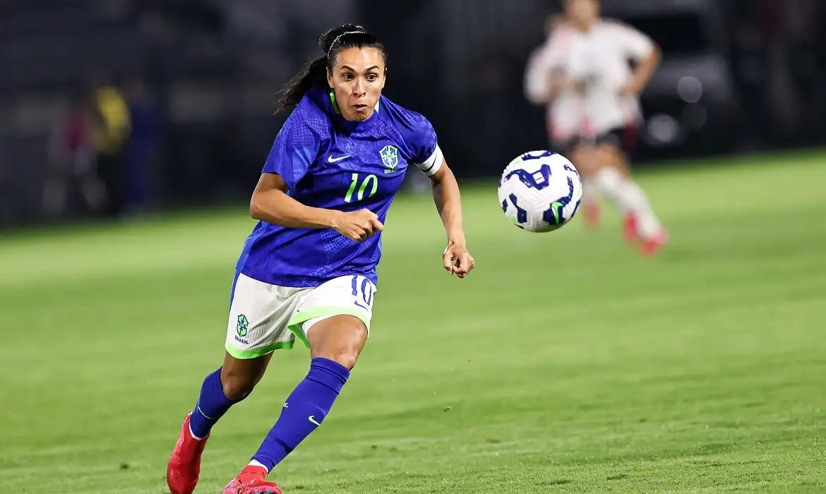 Marta volta à seleção feminina para 2 amistosos contra EUA no Brasil