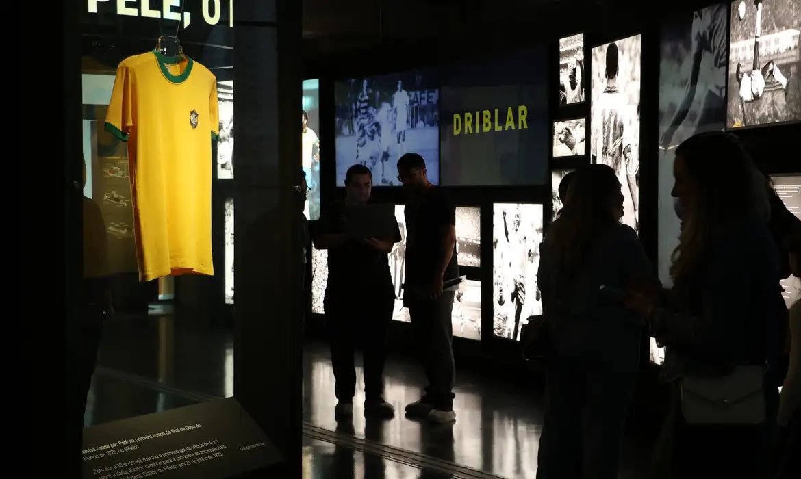 Museu do Futebol lança exposição sobre camisas da seleção brasileira
