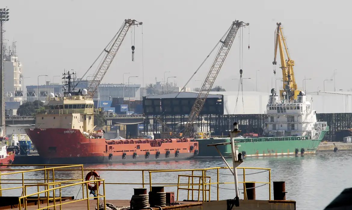 Esquema de corrupção no Porto do Rio é alvo de operação da PF