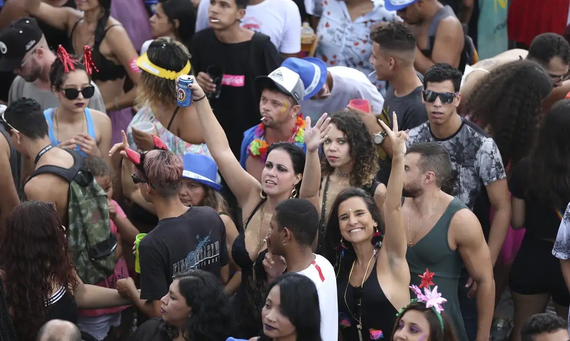 Carnaval de Recife homenageia 3 nomes ligados à cultura pernambucana