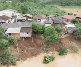 Imagens mostram limpeza em cidade alagada de SC; estado registra mais de 10 municípios em emergência
