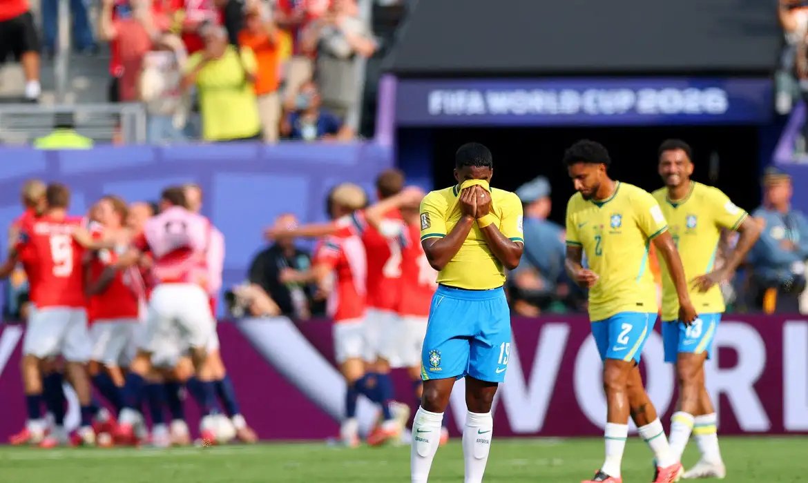 Com críticas, adeus do Brasil à Copa estampa jornais mundo afora