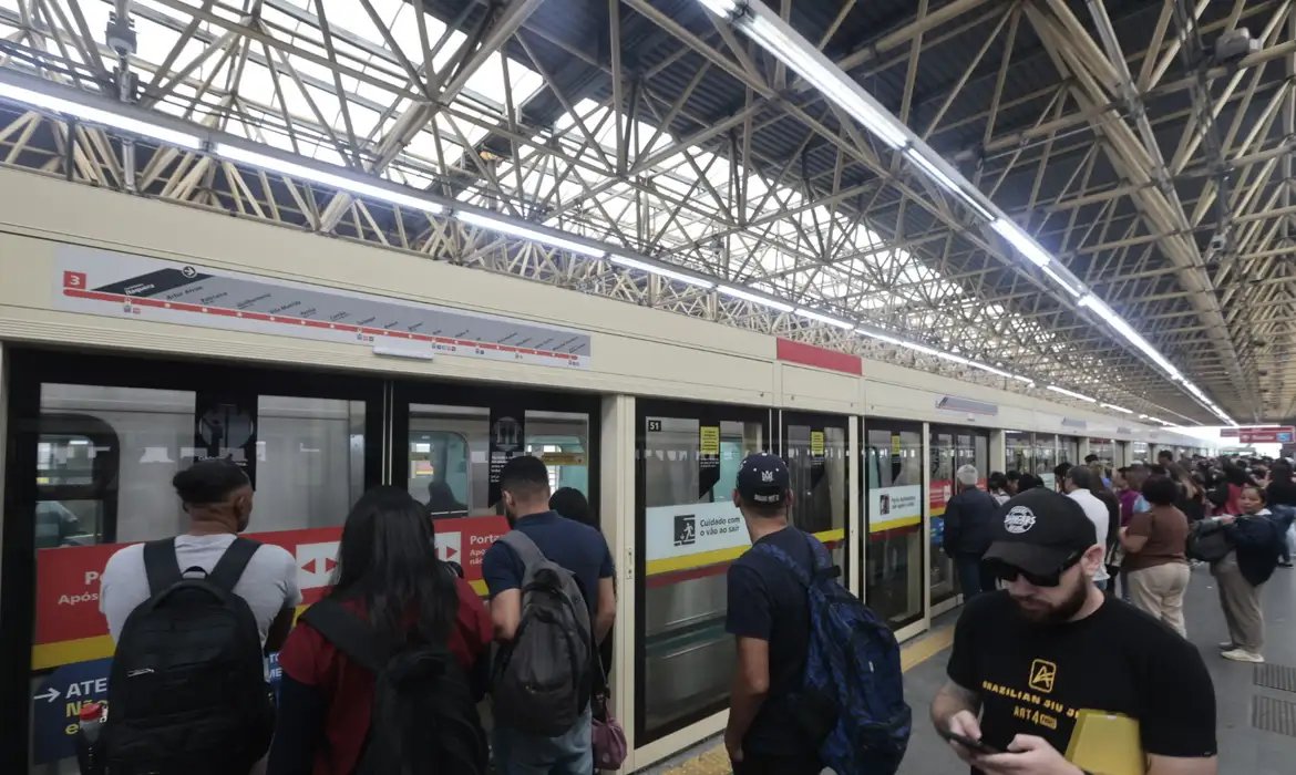 Governo de SP diz que não haverá demissões de funcionários da CPTM