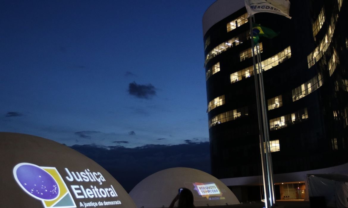 TSE nega hackeamento após Flávio aparecer filiado ao Missão