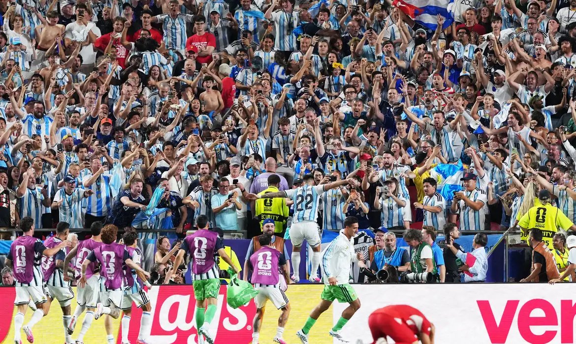 Argentina elimina Suíça e enfrenta Inglaterra na semifinal
