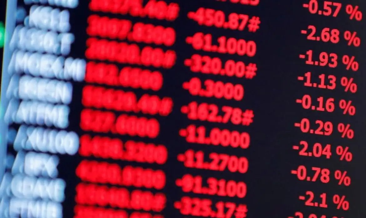 Bolsa sobe quase 3% e fecha no maior nível desde maio
