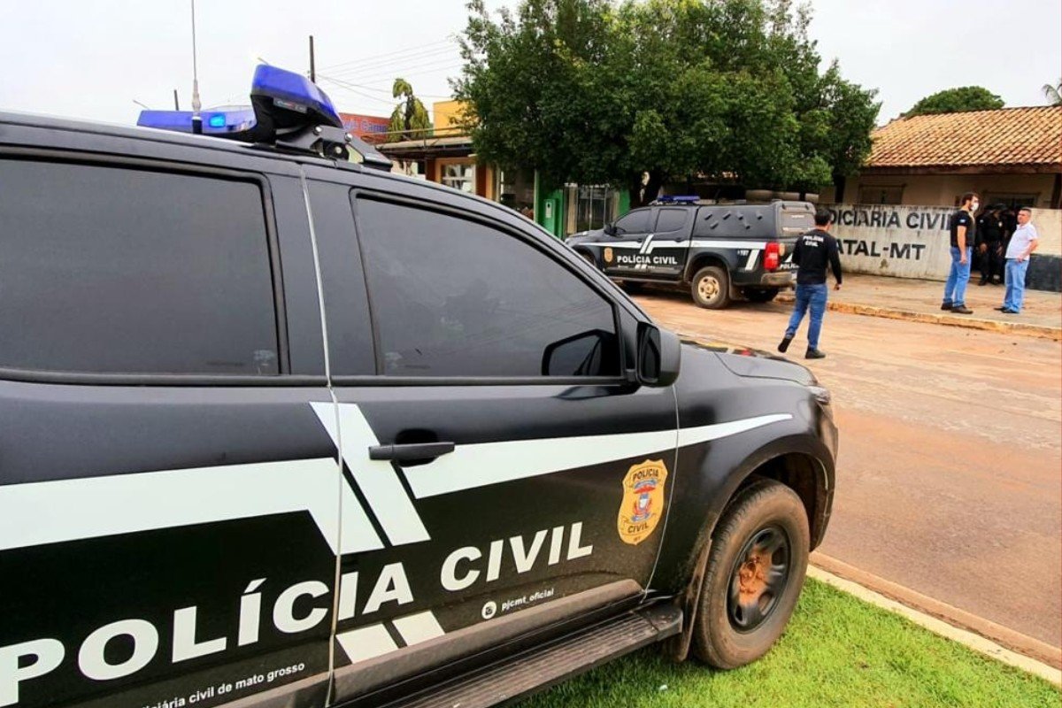 Homem é preso por agredir esposa com taco de madeira em MT