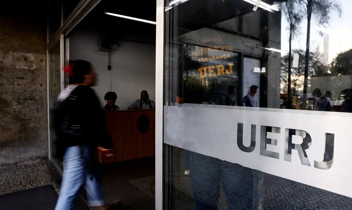 DPU oficia ministérios para que garantam cotas raciais em concursos