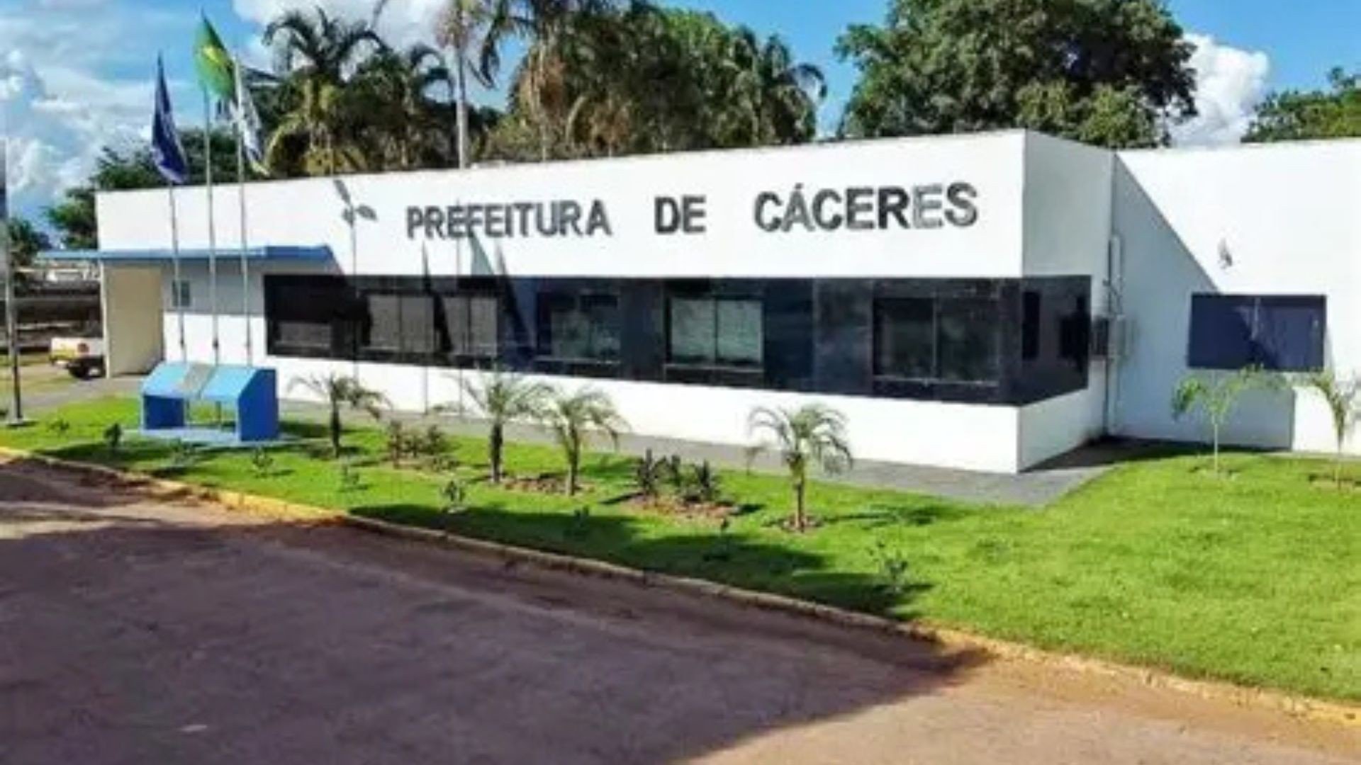 Prefeitura corta gastos e suspende contratações após prever déficit nas contas públicas em cidade de MT
