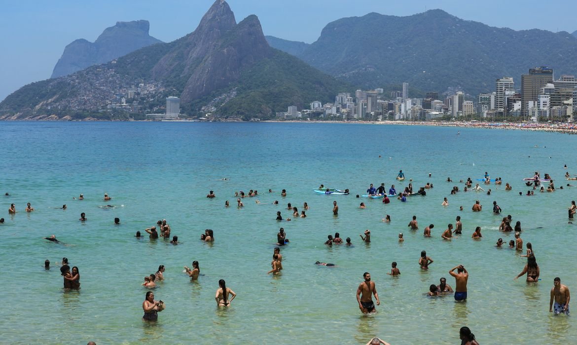 Marinha emite alerta de ressacas no litoral do Rio e de São Paulo