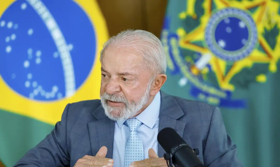 Lula afirma que mundo não dá direito a Trump ameaçar um país