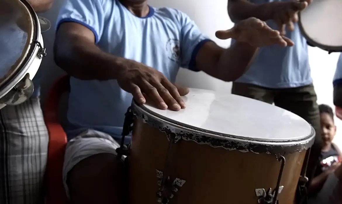 Musicoterapia usa recursos sonoros em processo terapêutico
