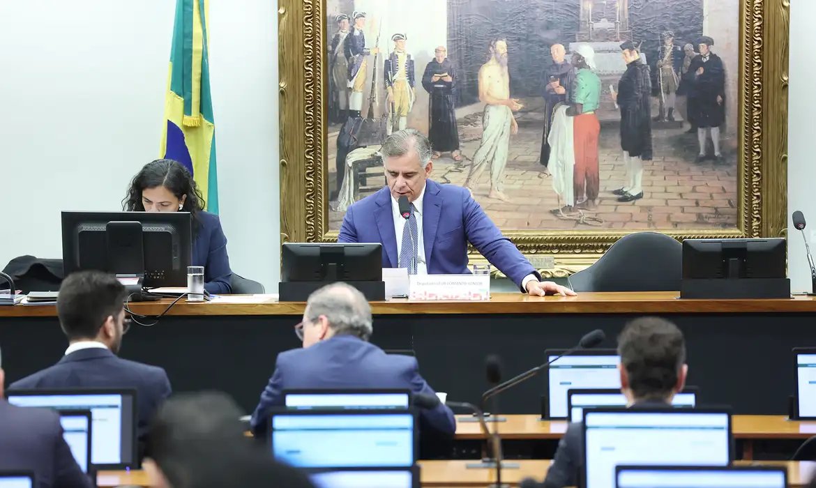CCJ da Câmara aprova fim da aposentadoria como punição para juízes