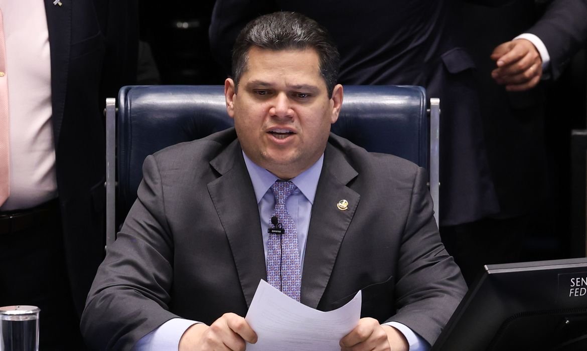 Governo pede a Alcolumbre que instale comissão sobre MP das Blusinhas