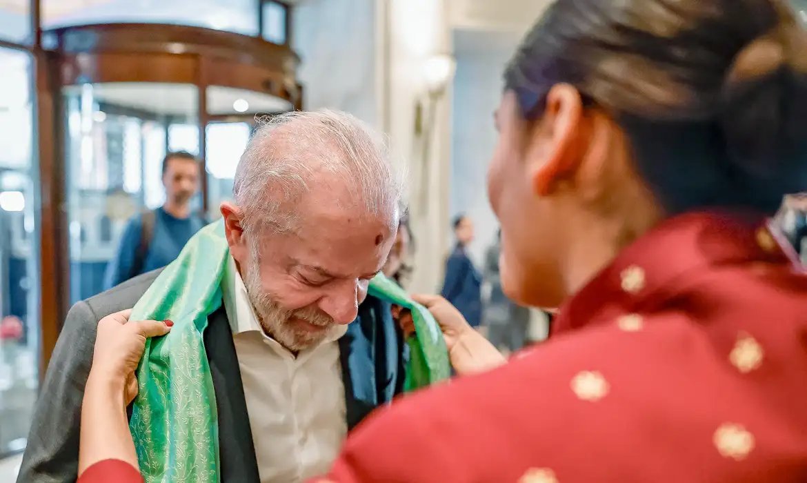 Lula chega à Índia e primeiro compromisso é cúpula sobre IA