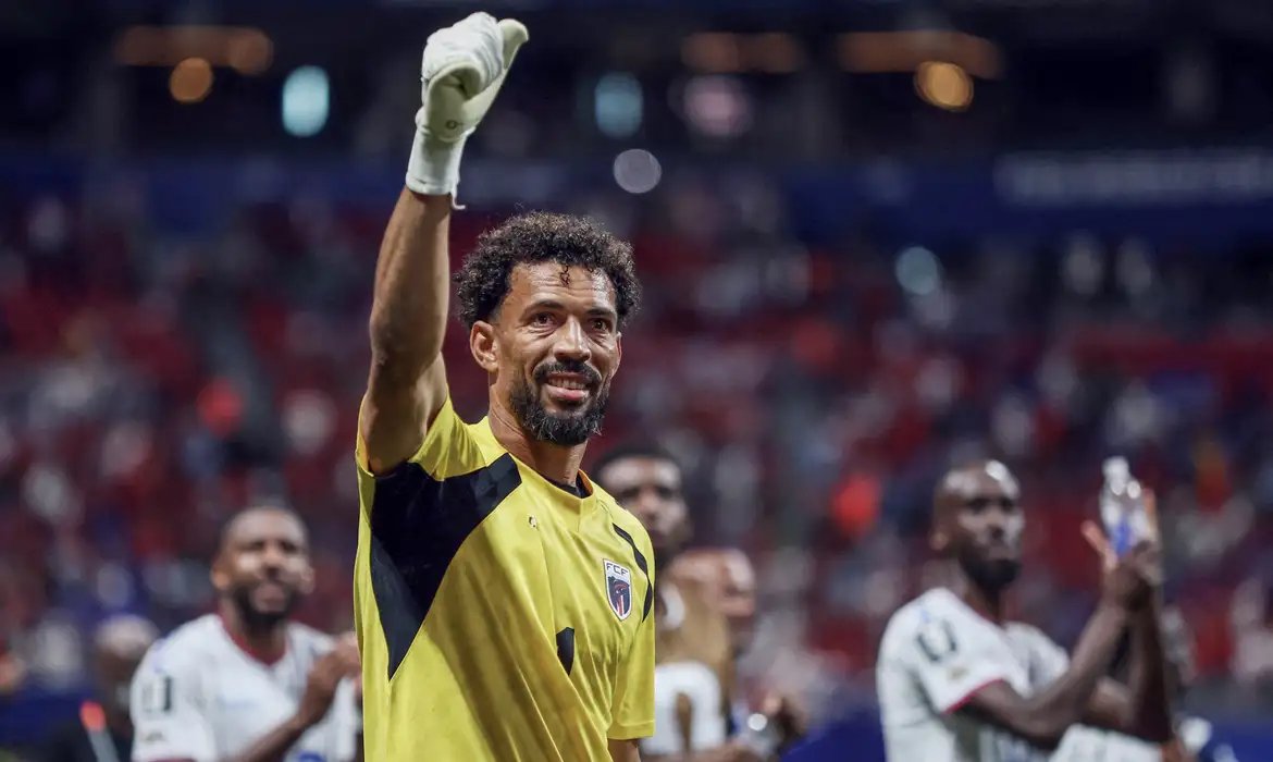 Goleiro Vozinha brilha contra a Espanha e vira destaque na Copa