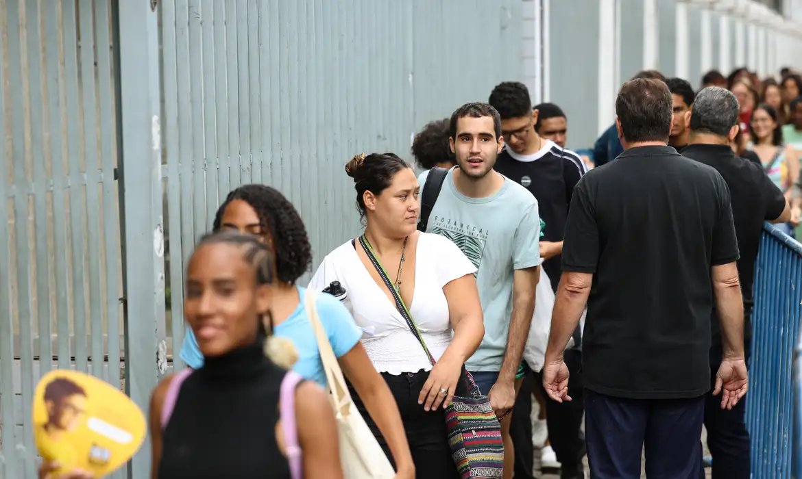 Enem 2025: cerca de 70% dos inscritos fizeram as duas etapas da prova