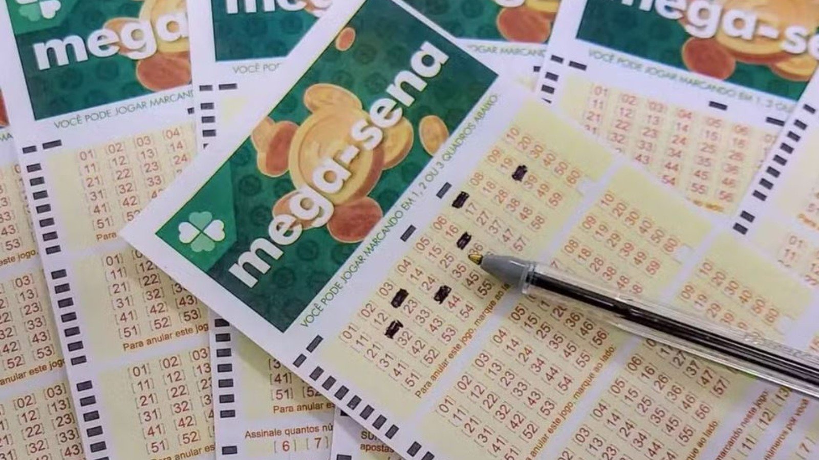 Casal investigado por furto de bilhete da Mega-Sena tem R$ 29 milhões bloqueados: 'milionários só no papel', diz advogado