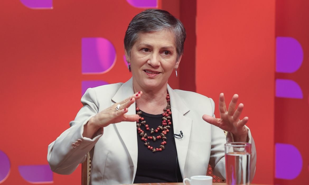 Instituições repudiam agressão à repórter Heloísa Vilella na Câmara