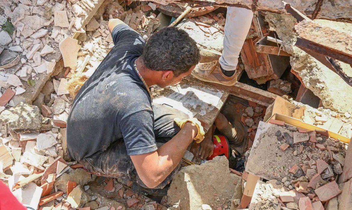 Brasil inicia operações de busca e resgate após terremoto na Venezuela