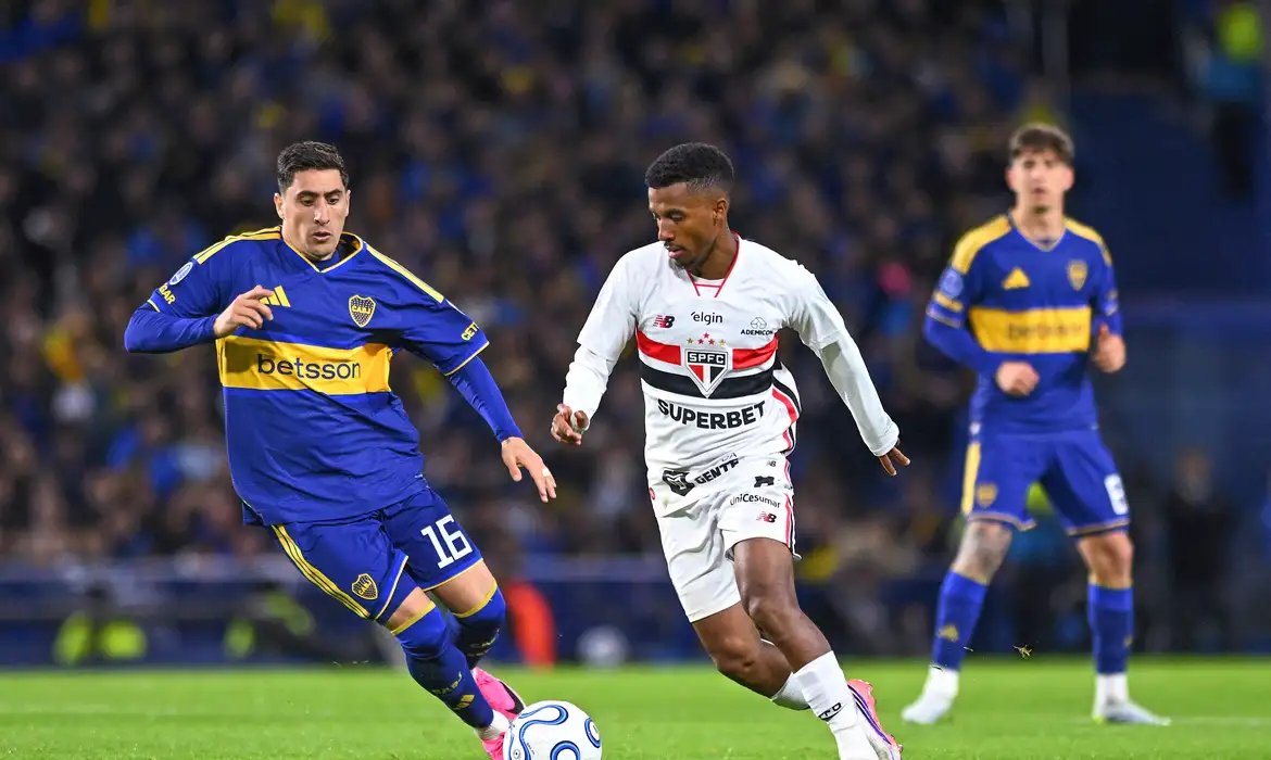 Ex-Palmeiras marca e São Paulo perde do Boca Juniors na Sul-Americana
