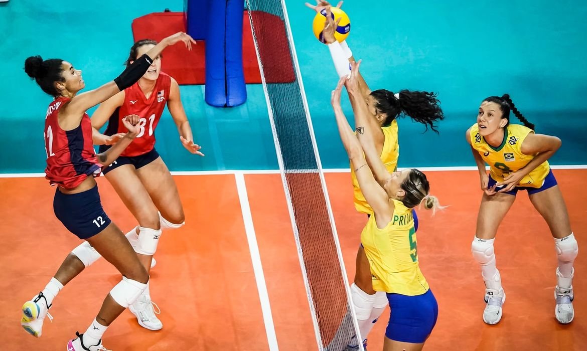 Brasil é superado pelos Estados Unidos por 3 a 0 no vôlei feminino