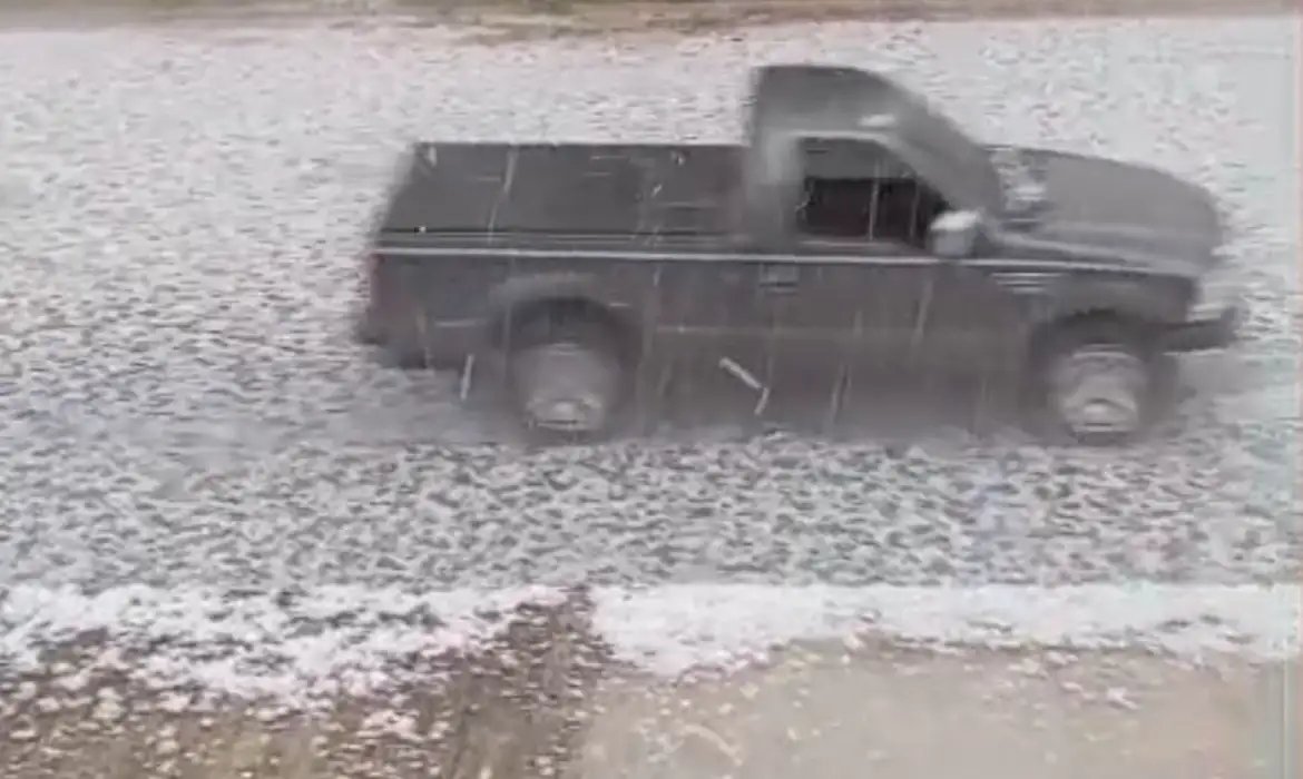 Queda de granizo atinge mais de 34 mil pessoas em Erechim