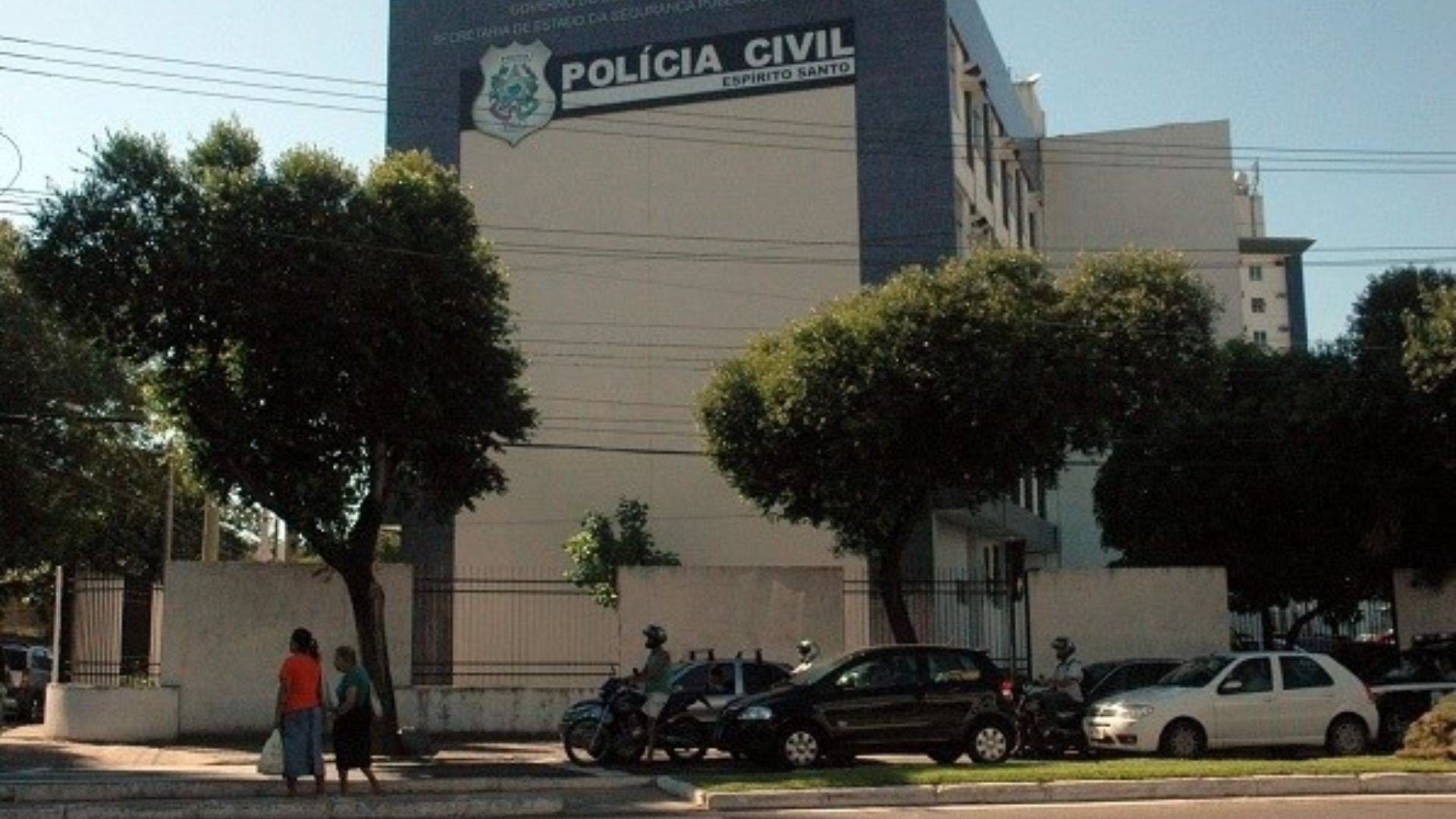 Idosa é arremessada da moto e atropelada por caminhão após acidente  em MT
