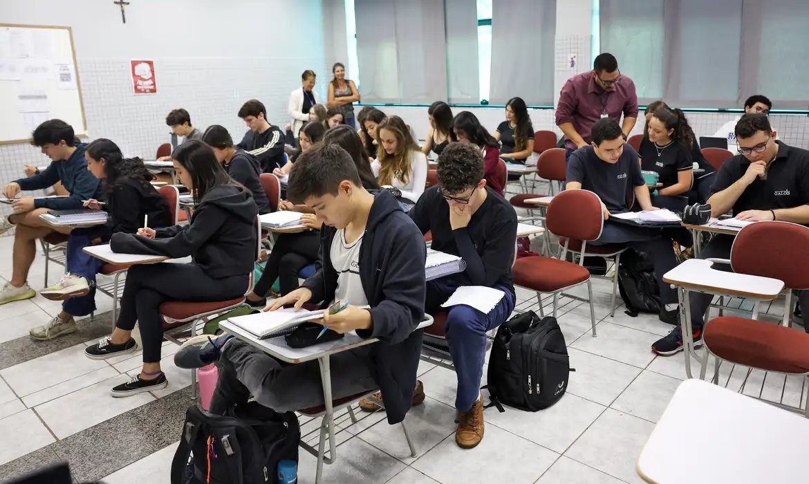 Educação financeira pode ser incluída no currículo escolar