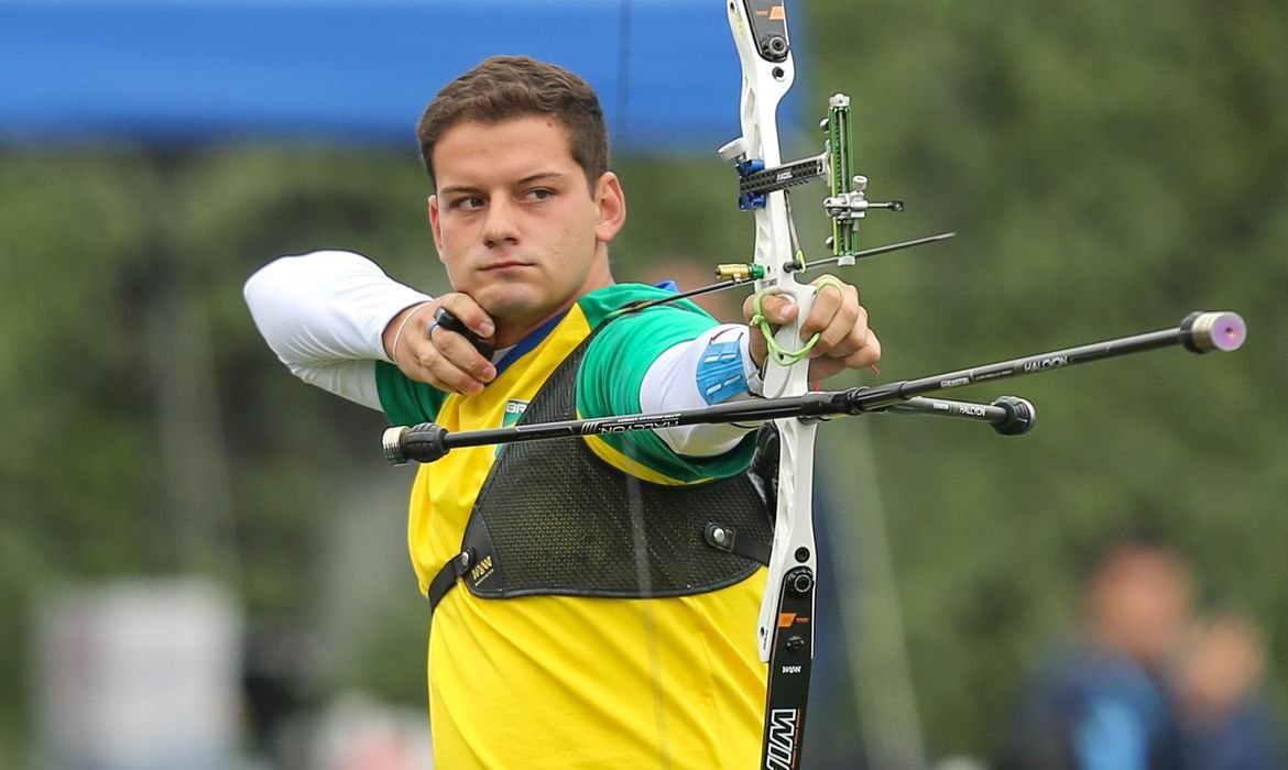 Marcus D\'Almeida é bronze em etapa do mundial de tiro com arco indoor