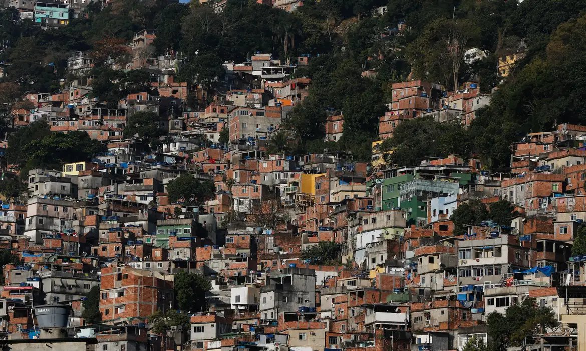 Favelas cariocas terão plano de arborização contra o calor extremo