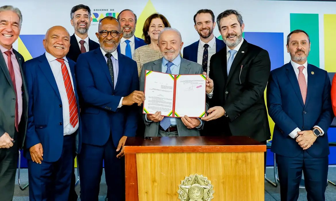 Lula assina decreto que regulamenta Estatuto da Segurança Privada