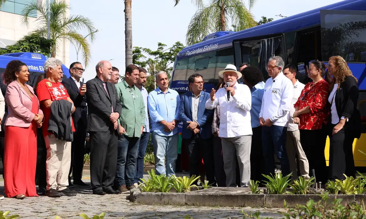 Lula pede que governador do RJ trabalhe para prender milicianos