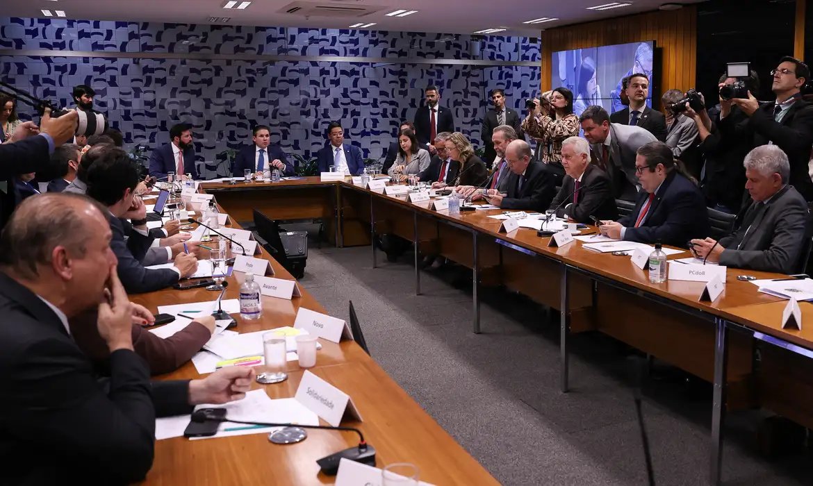 Câmara: governo retira urgência do fim da escala 6x1 e destrava pauta