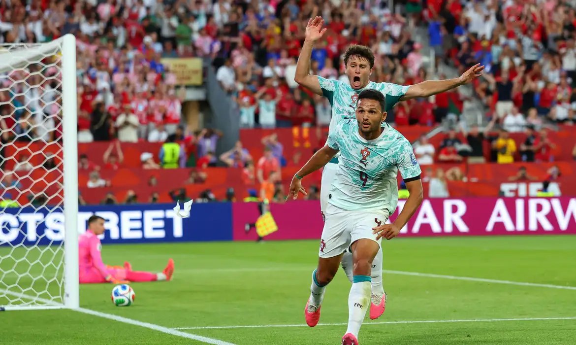 Portugal vira sobre Croácia e vai às oitavas com gols de CR7 e Ramos 
