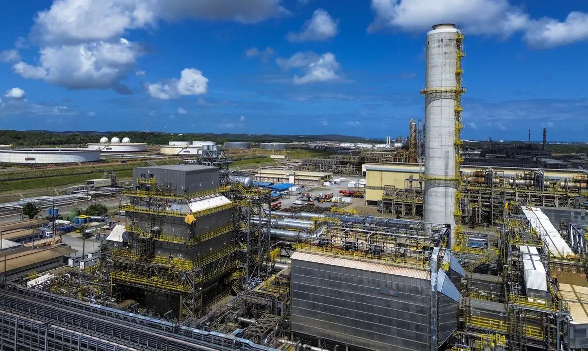 Refinarias da Petrobras operam com mais de 100% de capacidade; entenda