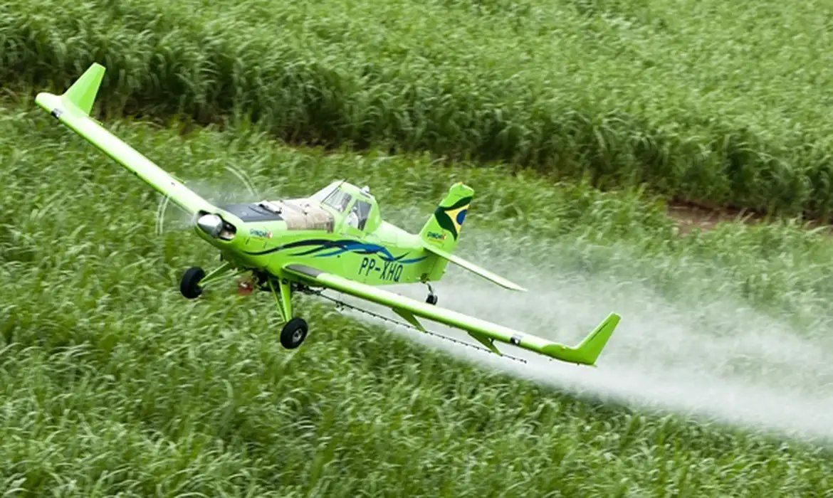 Brasil é 2º maior importador de pesticidas proibidos na UE, diz Oxfam