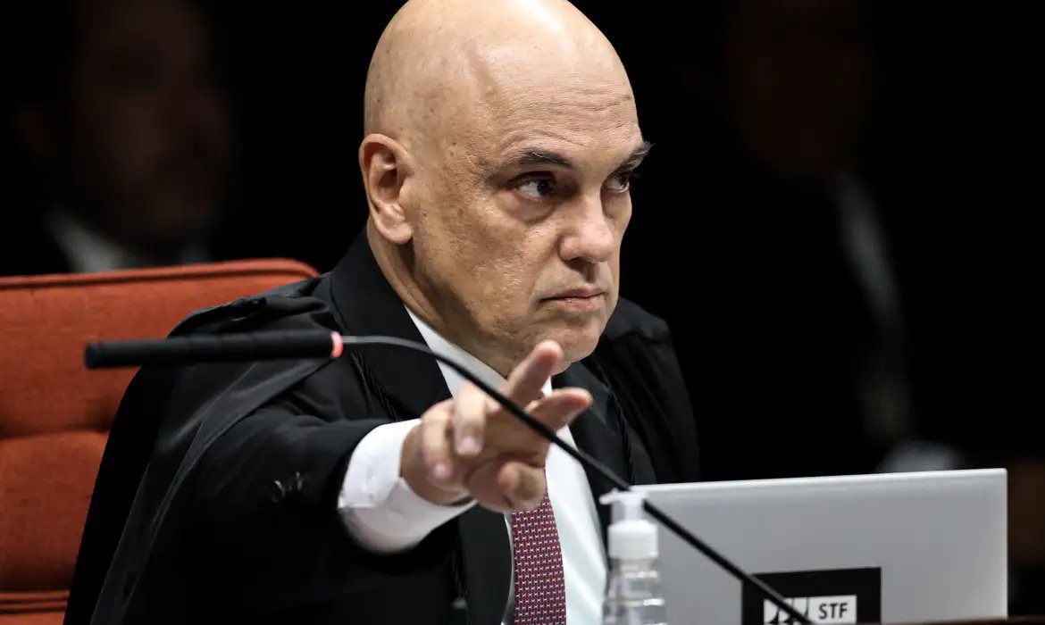 Moraes vota por tornar ex-assessor réu por vazamento de informação