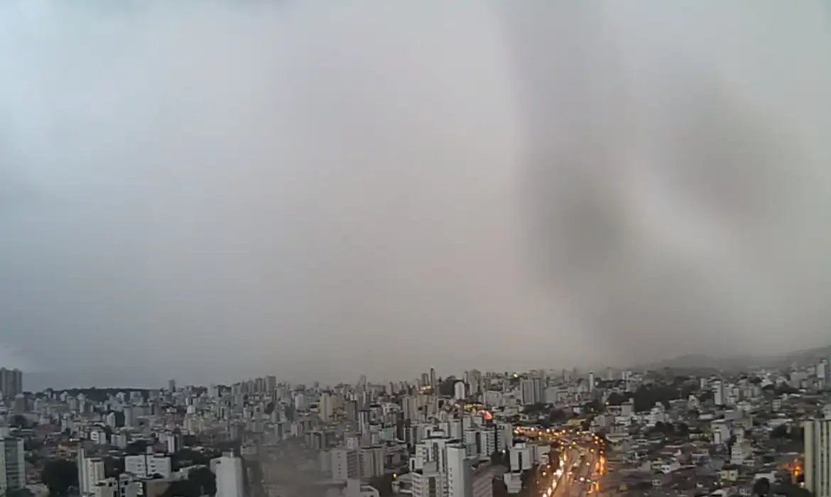 Minas Gerais tem alerta de perigo para tempestades e rajadas de vento