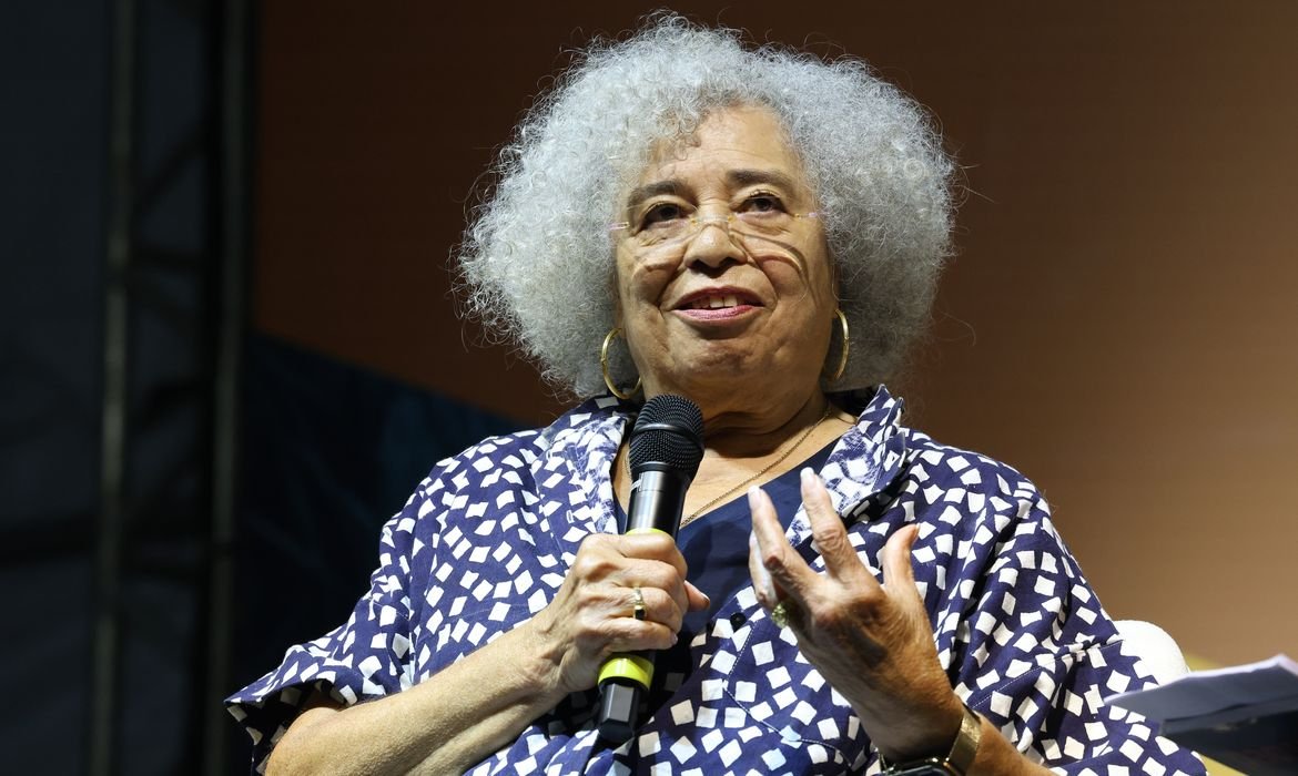 Flip: Angela Davis cita pensadores brasileiros e critica gentrificação