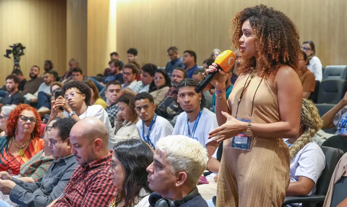 Simpósio no Rio discute futuro da mídia sonora no Brasil