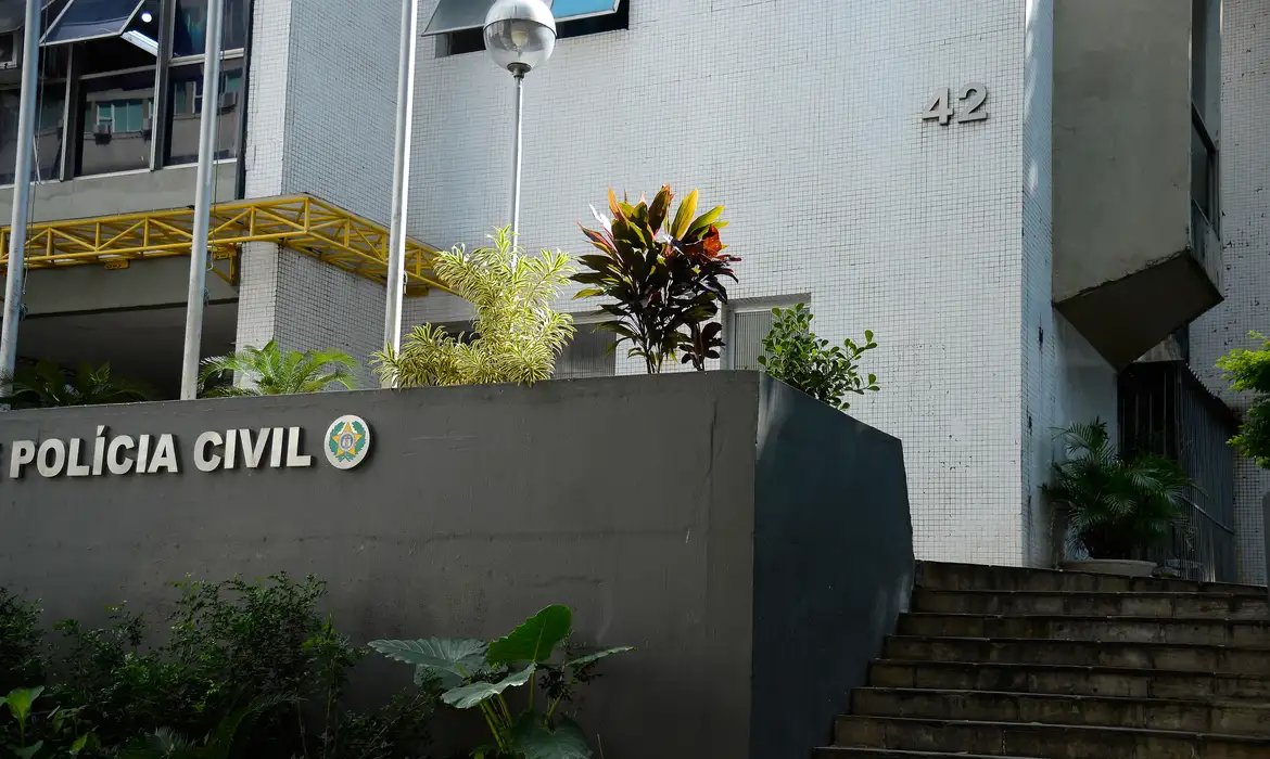 Polícia desarticula fabricação ilegal de armas na Baixada Fluminense
