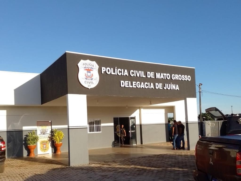 Adolescentes são apreendidos por criar e vender conteúdo pornográfico feito com IA usando imagens de estudantes de MT