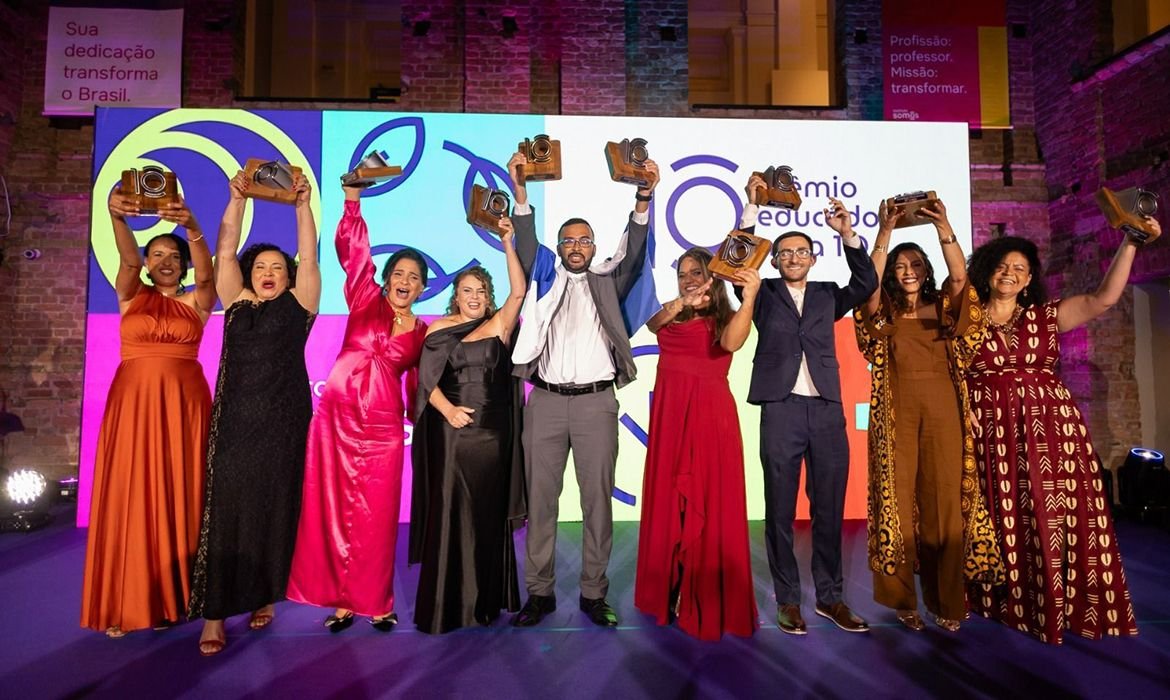 Conheça projetos finalistas do prêmio Educador Nota 10